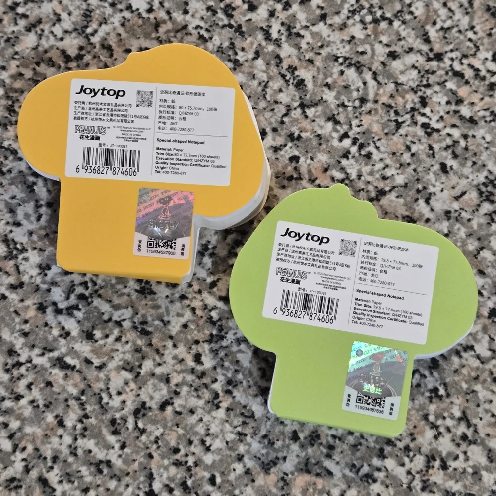 Peanuts: Snoopy Notepad Yellow Or Green